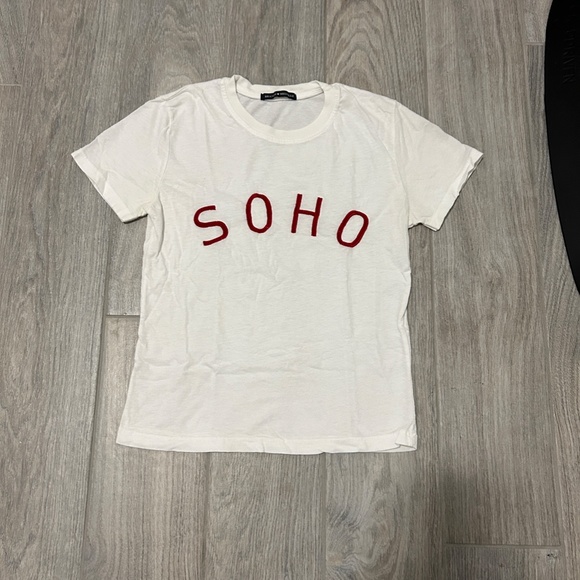 Women's/Jr Brandy Melville SOHO T-shirt - SMALL - Picture 3 of 4